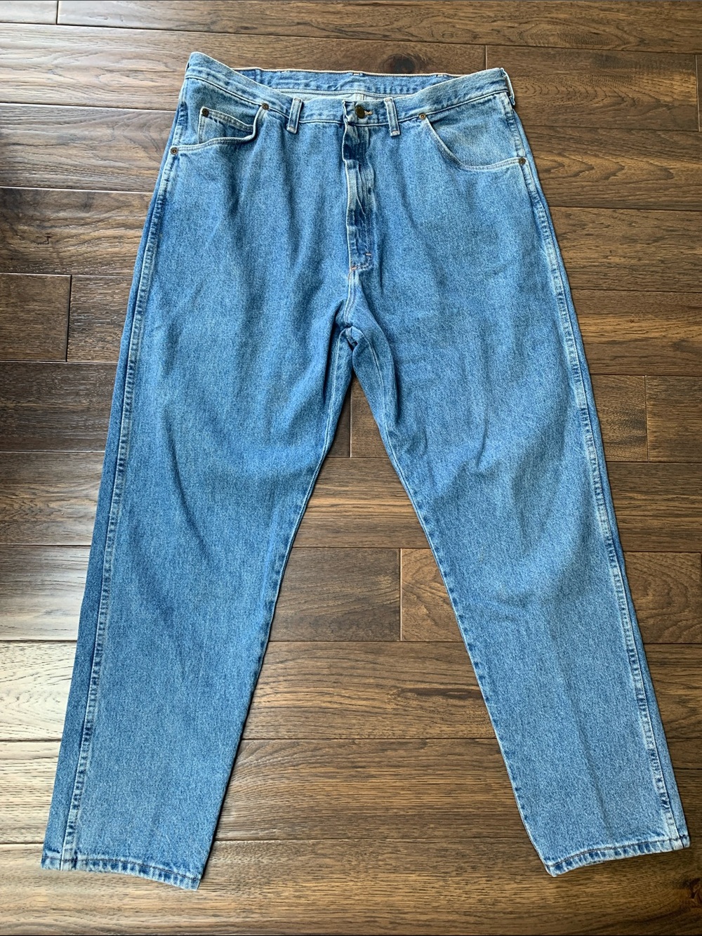Wrangler Men's Straight Jeans in Classic Light Blue Denim. Pre-Owned. Size:39x30